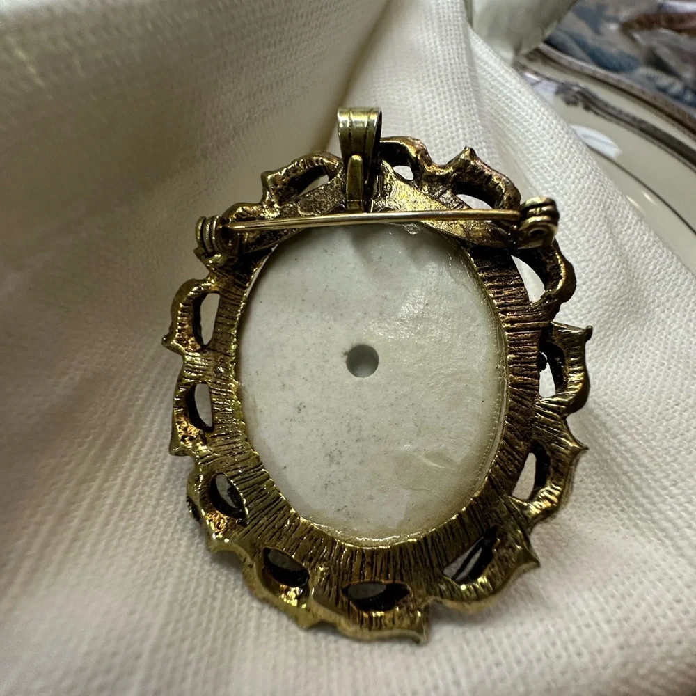Cottagecore Vintage Porcelain Pink Rose
Floral Brooch with Gold Tone Metal Frame - Picture 4 of 7